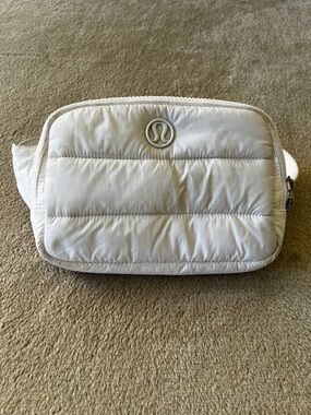 lululemon White Everywhere Belt Bag Quilted Crossbody Pouch Silver